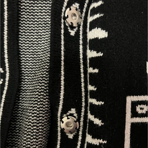 Cardigan w Drawn Pattern - Picture 2 of 6